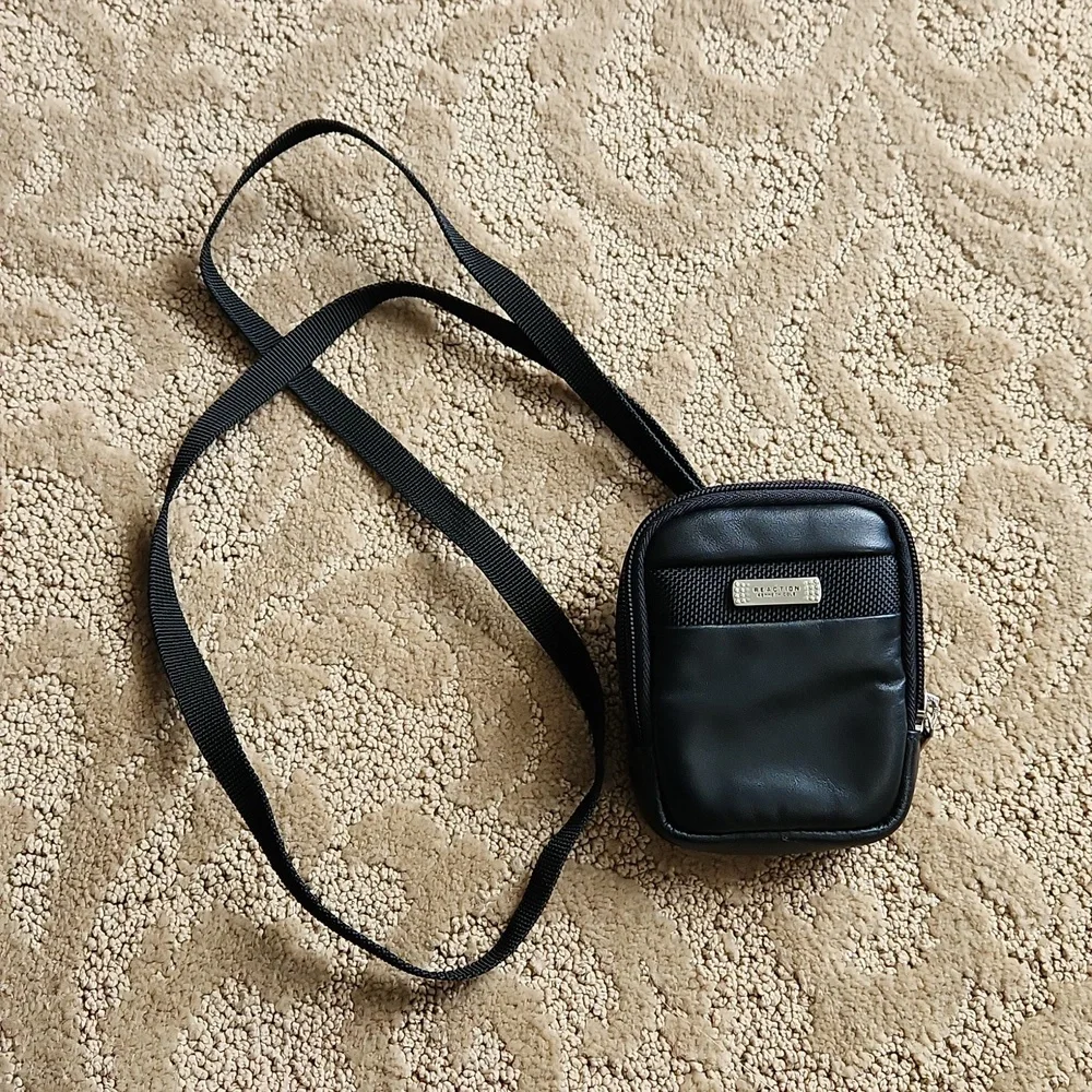 Digital Camera Case Kenneth Cole Reaction Soft Padded with Belt Loop - # 554265